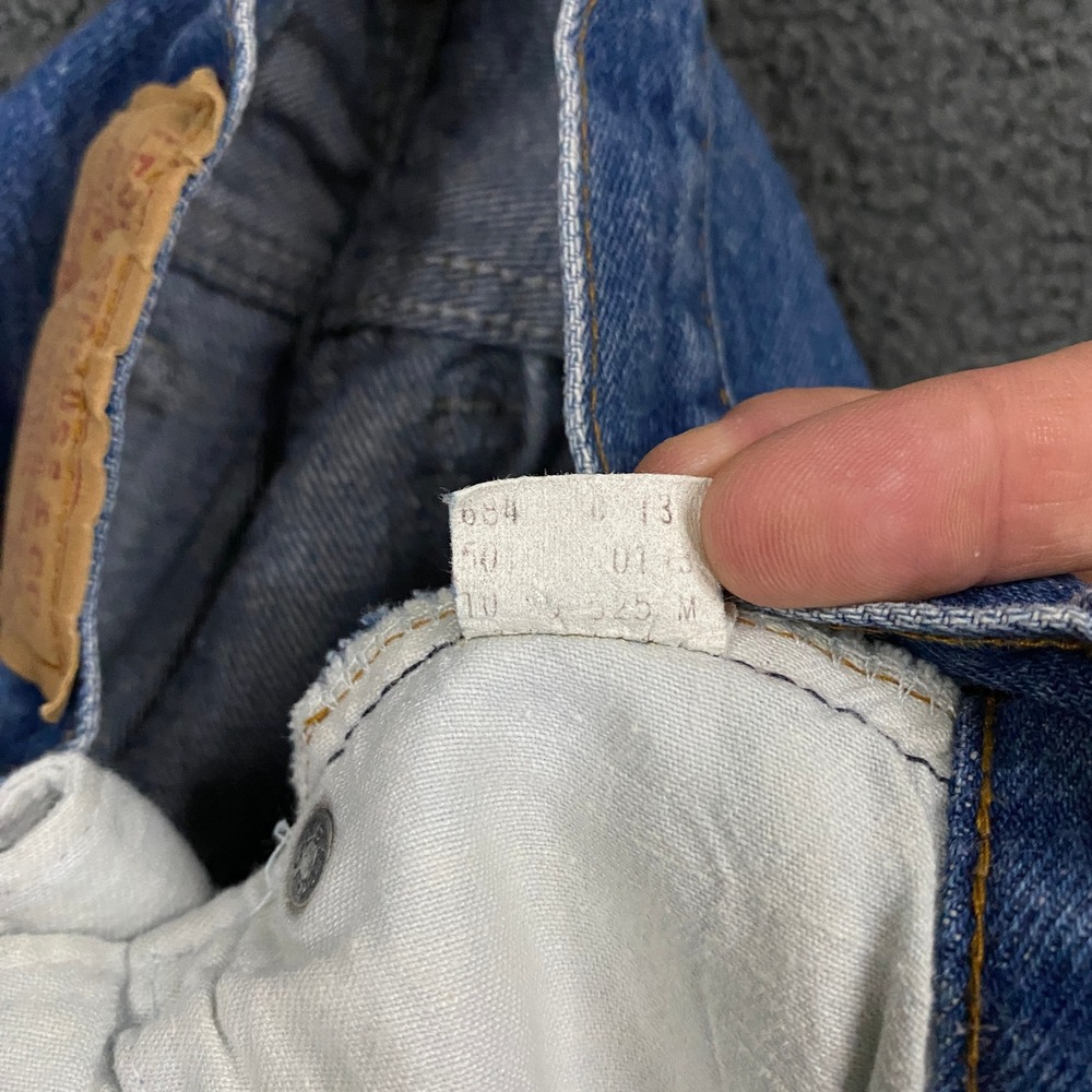 Vintage 80s Levis 501 Jeans FITS 27x28 Blue Button Fly Classic Denim Made in USA - Picture 4 of 14